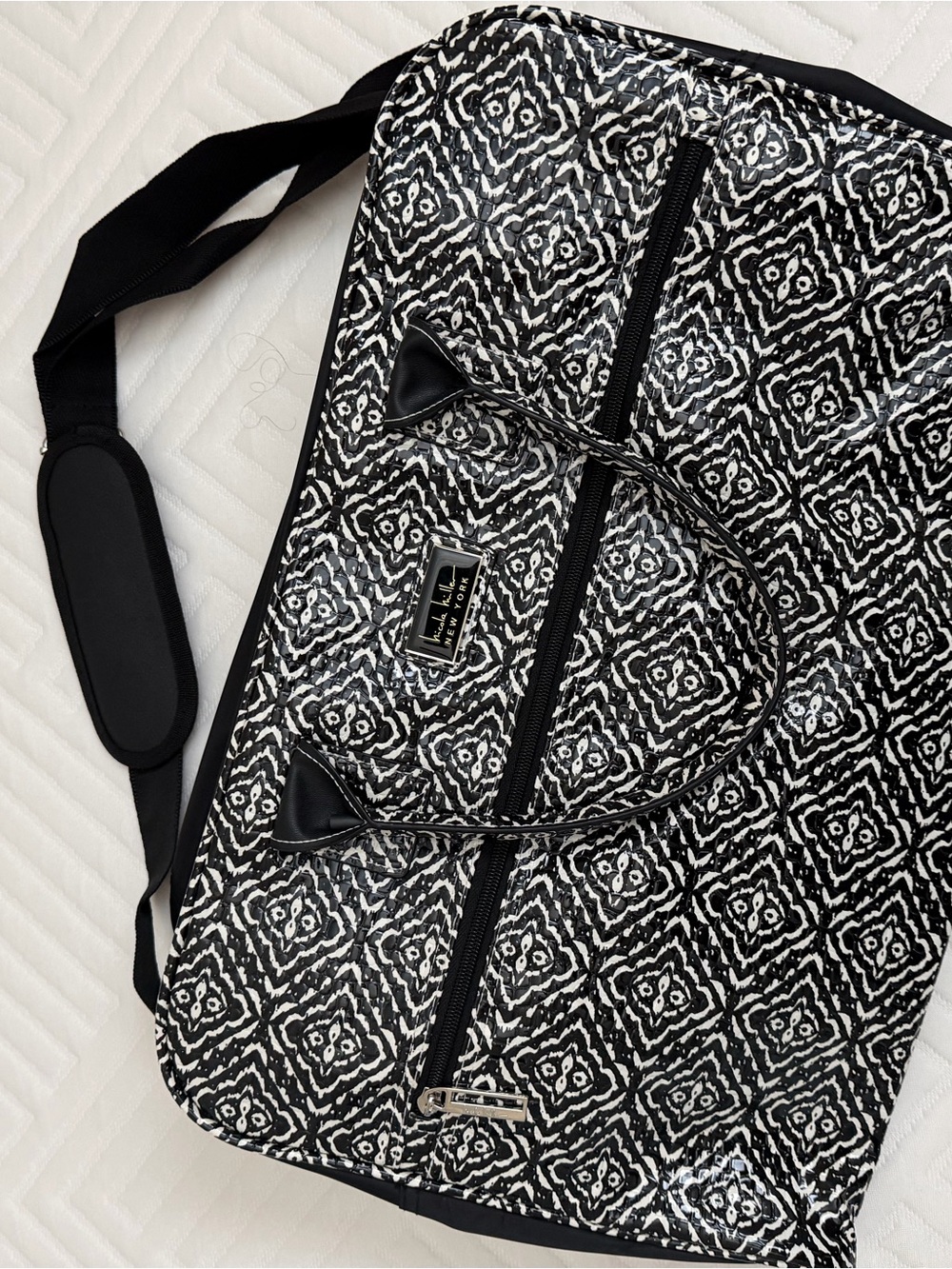 Nicole Miller || black & white Geometric duffel bag